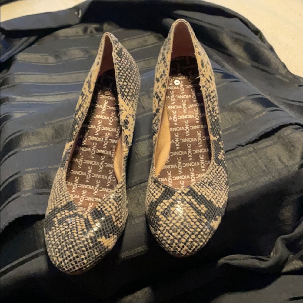 COPY - Vionic snakeskin wedges